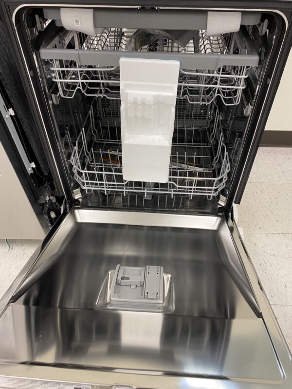 IMG_0181 LG 24 in. PrintProof Stainless Steel Front Control Dishwasher with QuadWash, 3rd Rack & Dynamic Dry, 48 dBA