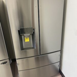 IMG_0489 LG 28 cu. ft. 4-Door French Door Smart Refrigerator with Ice and Water Dispenser in PrintProof Stainless Steel