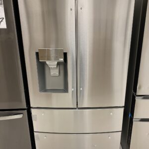 IMG_0922 LG 28 cu. ft. 4-Door French Door Smart Refrigerator with Ice and Water Dispenser in PrintProof Stainless Steel