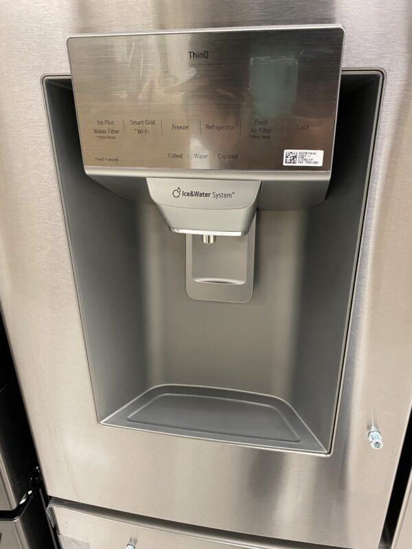 LG 28 cu. ft. 4-Door French Door Smart Refrigerator with Ice and Water Dispenser in PrintProof Stainless Steel