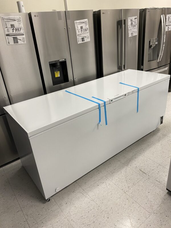 IMG_1209 Frigidaire 25 cu. ft. Garage Ready Manual Defrost Chest Freezer in White with LED Light and Adjustable Temperature Control