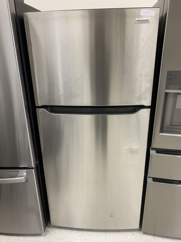 Frigidaire 30 Wide 20 cu ft Top Freezer Fridge Refrigerador Chiller Stainless Steel Garage Ready