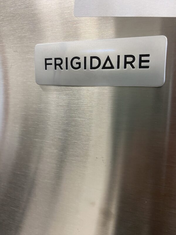 Frigidaire 30 Wide 20 cu ft Top Freezer Fridge Refrigerador Chiller Stainless Steel Garage Ready