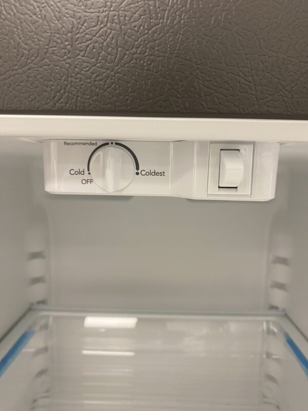 Frigidaire 30 Wide 20 cu ft Top Freezer Fridge Refrigerador Chiller Stainless Steel Garage Ready