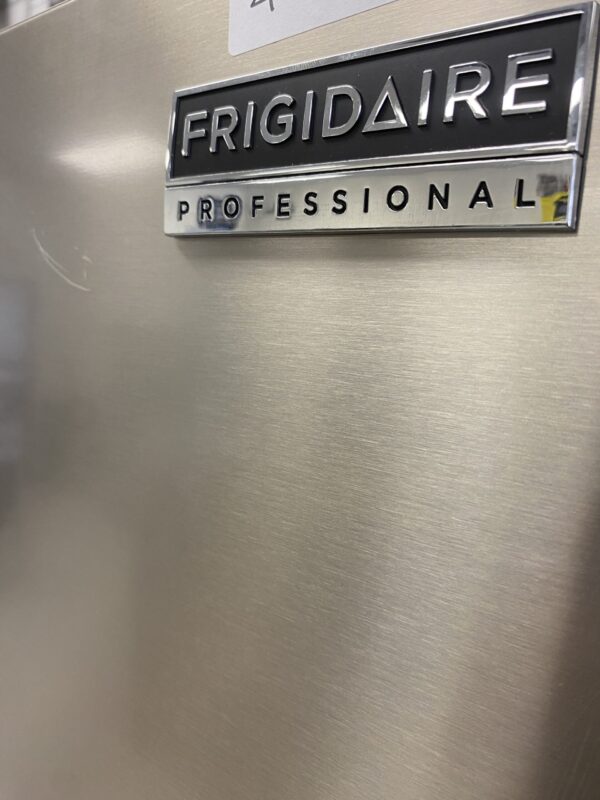 Frigidaire Counter-Depth Professional ENERGY STAR 22.6 Cu. Ft. French Door refrigerator fridge nevera
