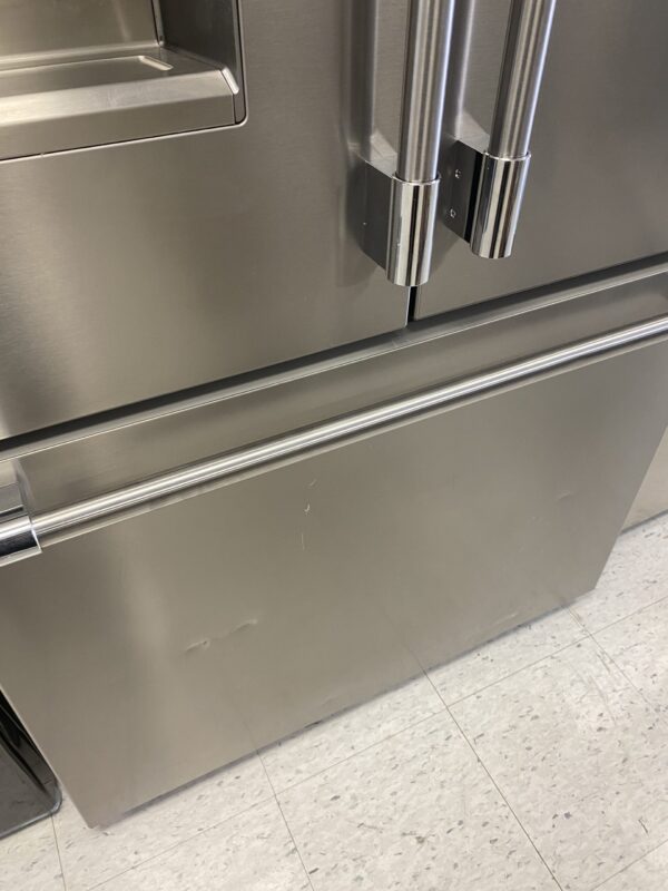 Frigidaire Counter-Depth Professional ENERGY STAR 22.6 Cu. Ft. French Door refrigerator fridge nevera