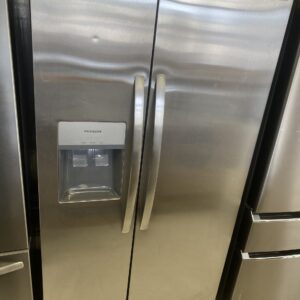 IMG_1708 Frigidaire 22 Cu Ft Counter-Depth Side-by-Side Refrigerator nevera disponible hoy