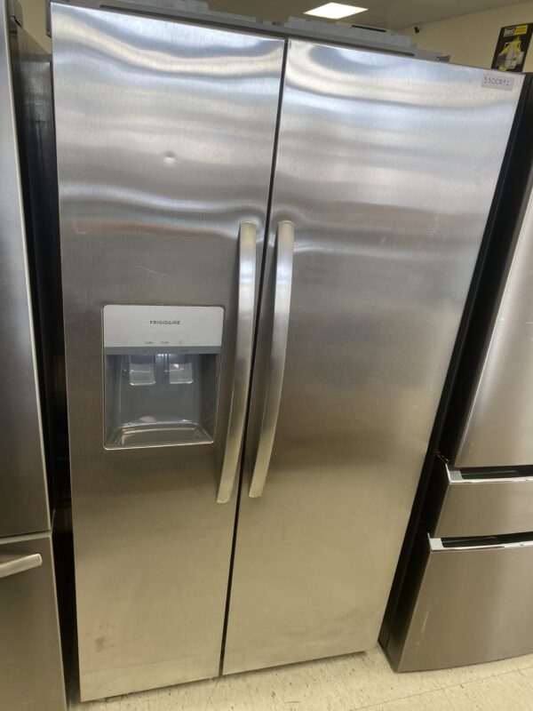 Frigidaire 22 Cu Ft Counter-Depth Side-by-Side Refrigerator nevera disponible hoy