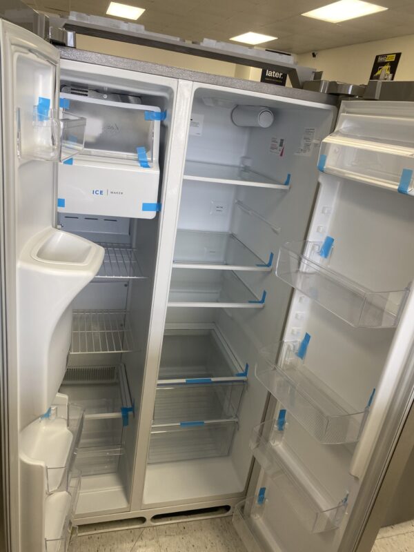 Frigidaire 22 Cu Ft Counter-Depth Side-by-Side Refrigerator nevera disponible hoy