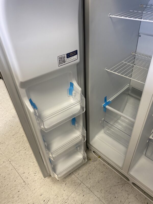Frigidaire 22 Cu Ft Counter-Depth Side-by-Side Refrigerator nevera disponible hoy