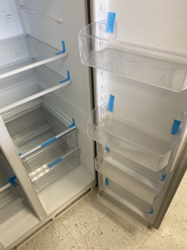 Frigidaire 22 Cu Ft Counter-Depth Side-by-Side Refrigerator nevera disponible hoy