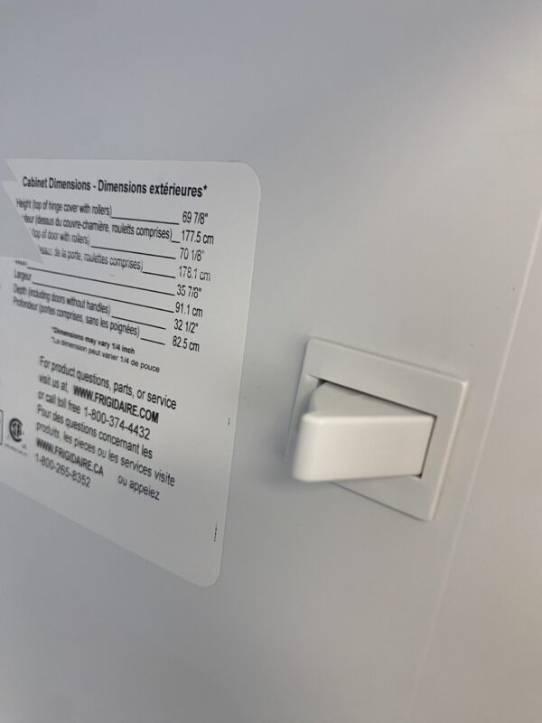 Frigidaire 22 Cu Ft Counter-Depth Side-by-Side Refrigerator nevera disponible hoy