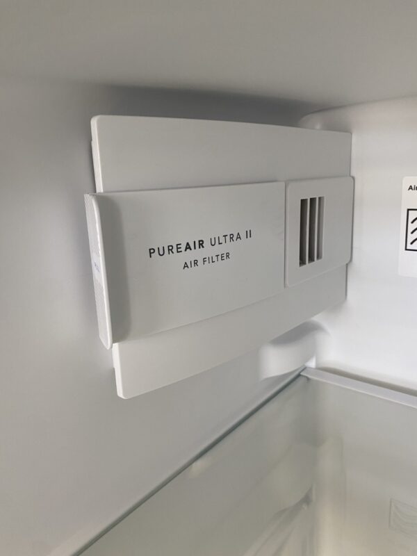 Frigidaire 22 Cu Ft Counter-Depth Side-by-Side Refrigerator nevera disponible hoy