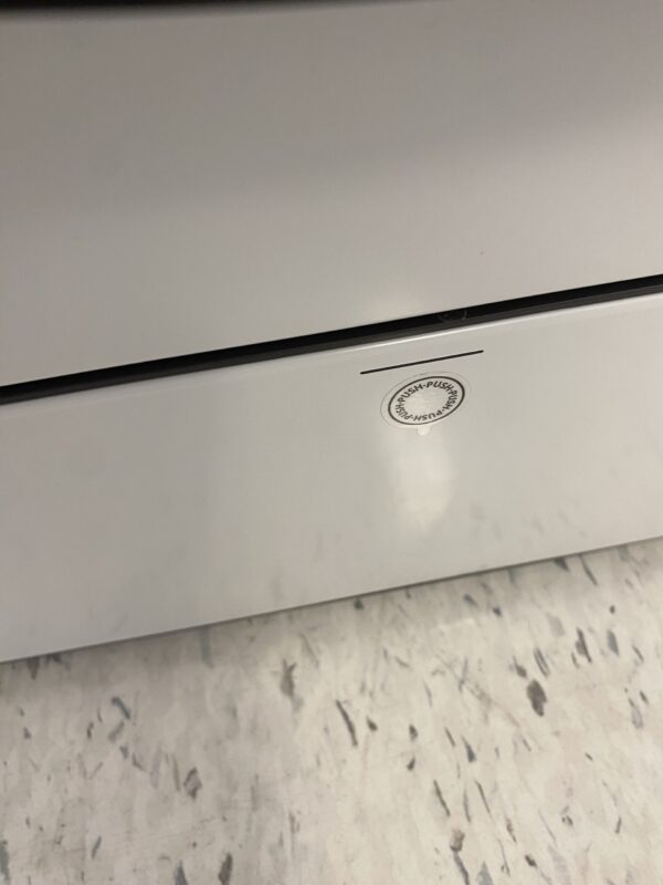 Samsung Bespoke 5.3-cu ft Capacity Ivory Vented All-In-One ENERGY STAR Washer Dryer Combo lavadora-secadora