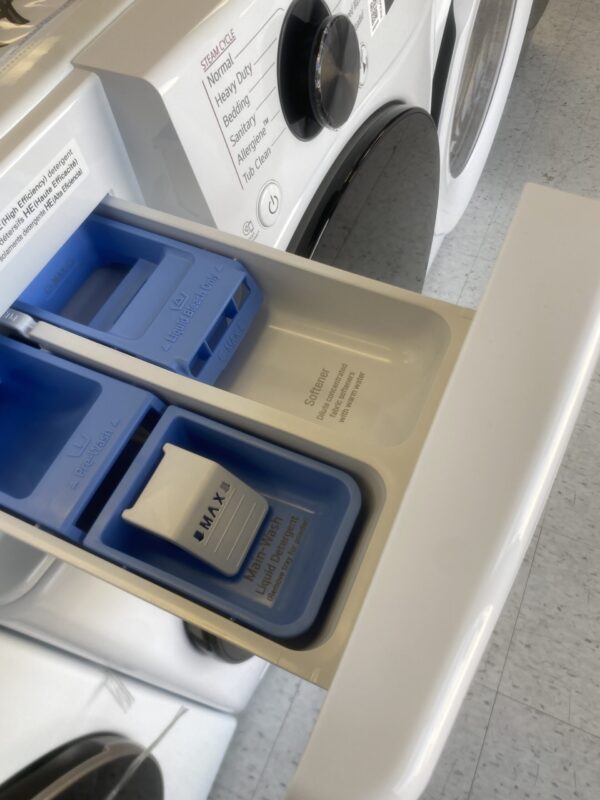 IMG_2118 LG 4.5 cu ft Ultra Large Capacity Smart Front Load ENERGY STAR Washer with TurboWash lavadora
