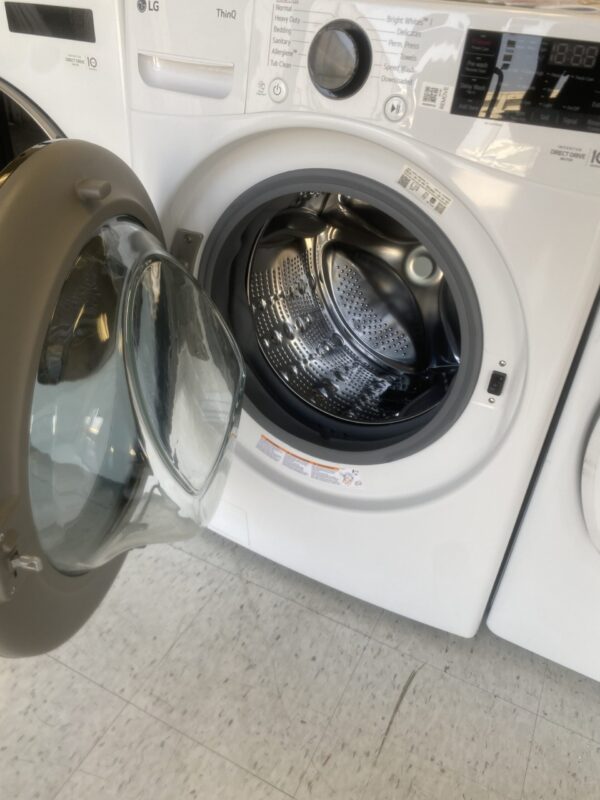 IMG_2119 LG 4.5 cu ft Ultra Large Capacity Smart Front Load ENERGY STAR Washer with TurboWash lavadora
