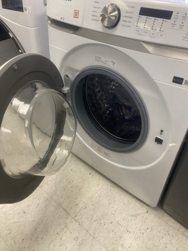 IMG_2137 Samsung 4.5 cu. ft. High-Efficiency Front Load Washer washing lavadora spin in White with SelfClean
