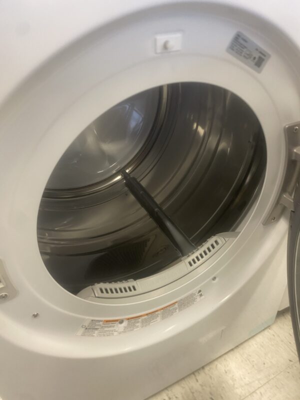 Gas dryer 7.4 cu ft white with steam smart system special deal available today
