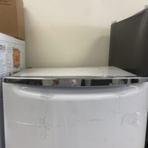 Maytag 15.5 in. White Pedestal for Front Load Washer and Dryer with Storage