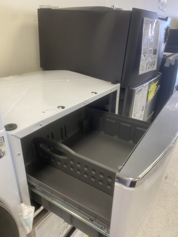 Maytag 15.5 in. White Pedestal for Front Load Washer and Dryer with Storage