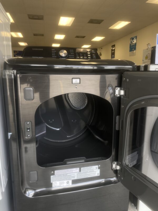 Gas Samsung 7.4 cu. ft. Vented Front Load Smart Gas Dryer in Brushed Black with Sensor Dry