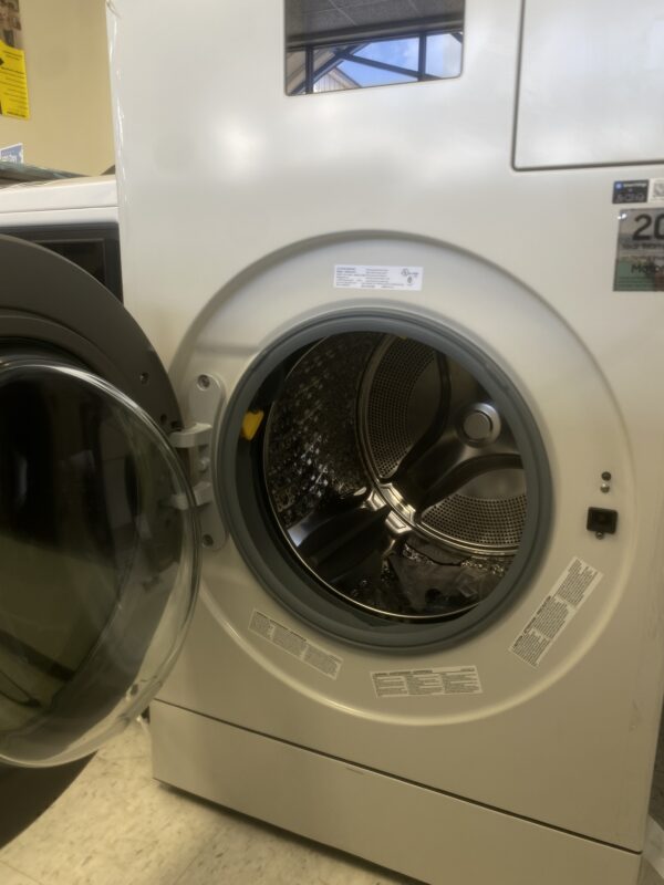 IMG_2694 Samsung 5.3 cu. ft. Bespoke Ultra Capacity Vented Electric All-in-One Washer Dryer Combo in Ivory with AI Opti Wash & Dry