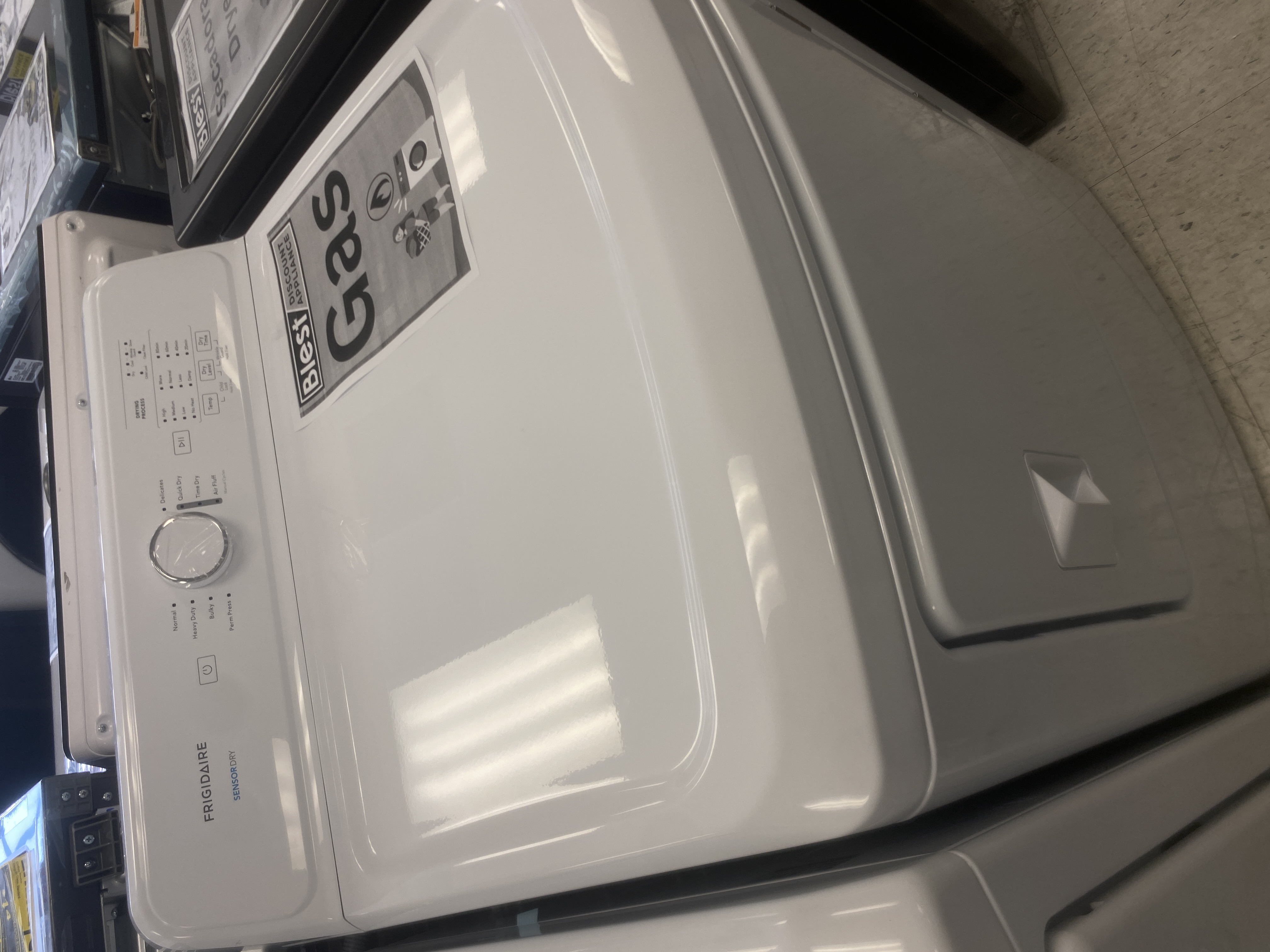 Frigidaire 7 cu.ft.VentedFront Load Gas Dryer in White with 8 Dry Cycles and Reversible Door