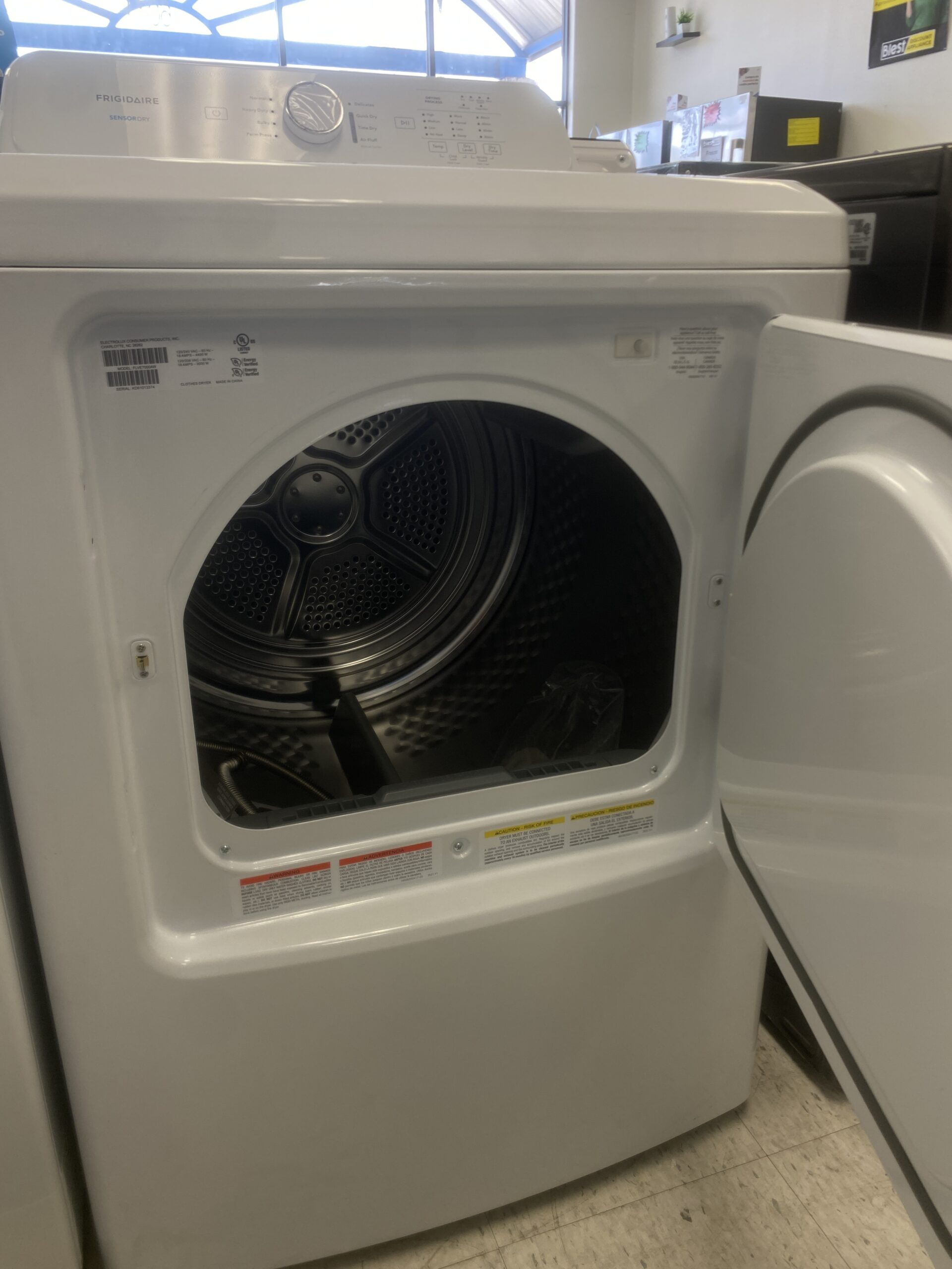 Frigidaire 7 cu.ft.VentedFront Load Gas Dryer in White with 8 Dry Cycles and Reversible Door